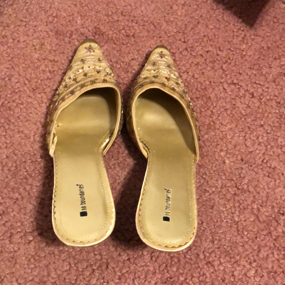 Gorgeous No Boundaries Heels - Picture 3 of 9